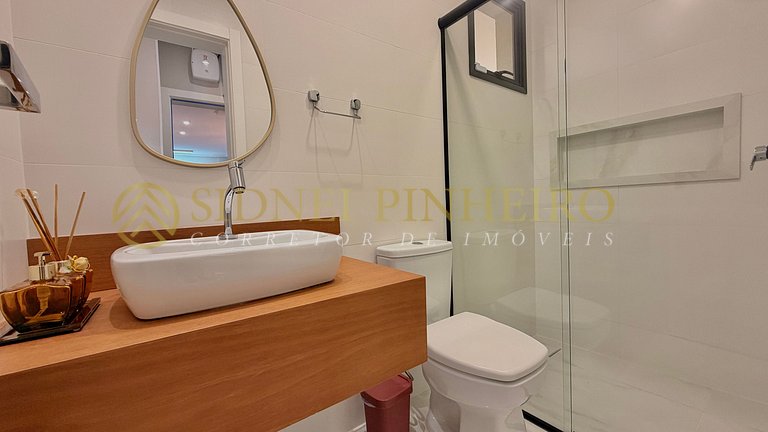 021 - Apartamento Térreo 03 Dormitórios na Praia de Mariscal