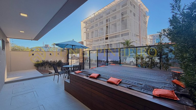 021 - Apartamento Térreo 03 Dormitórios na Praia de Mariscal