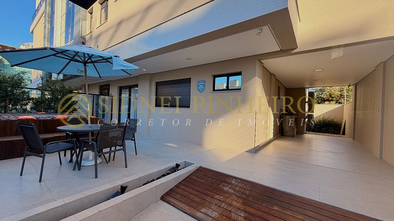 021 - Apartamento Térreo 03 Dormitórios na Praia de Mariscal