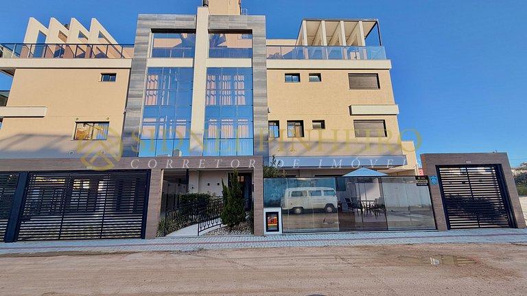 021 - Apartamento Térreo 03 Dormitórios na Praia de Mariscal