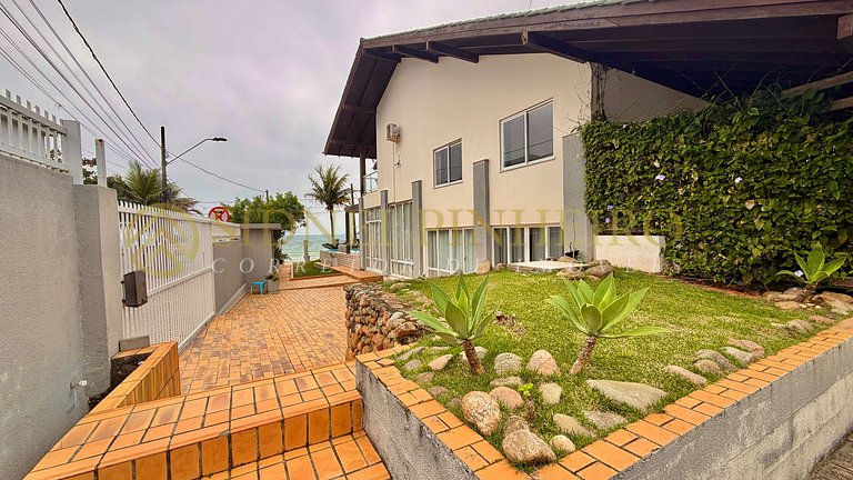 574 - Casa Frente Mar em Bombinhas Centro