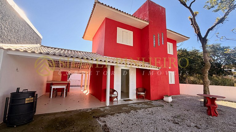 044 - Casa 03 dormitórios na Praia de Mariscal