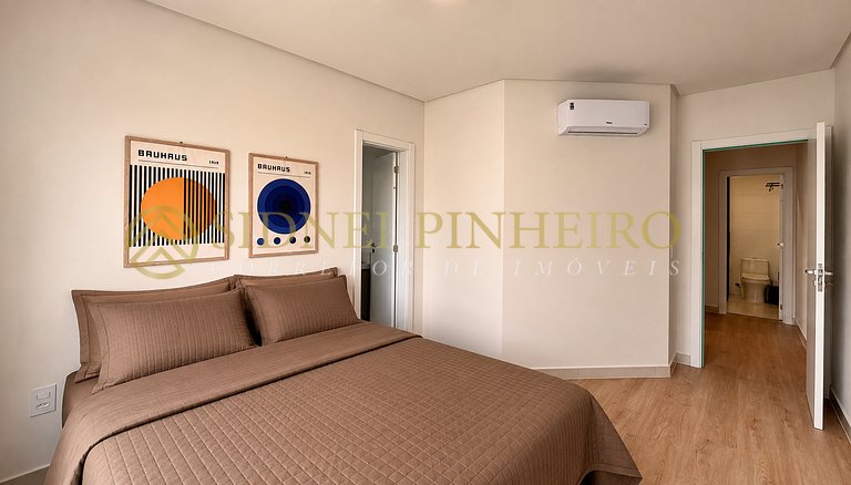 032 - Apartamento 03 dormitórios na Praia de Bombas