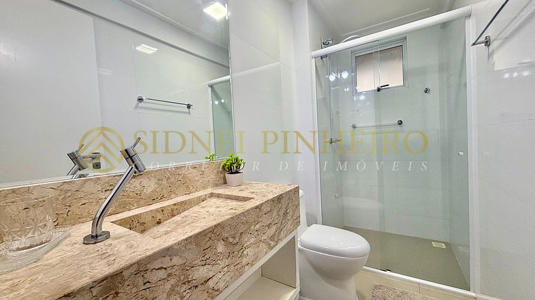 577 - Apartamento 02 dormitórios na Praia de Bombas