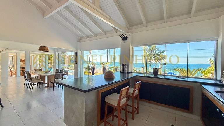 539 - Casa Frente Mar na Praia de Bombinhas (centro)