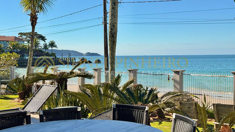 539 - Casa Frente Mar na Praia de Bombinhas (centro)
