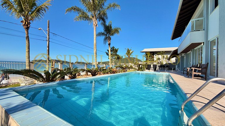 539 - Casa Frente Mar na Praia de Bombinhas (centro)