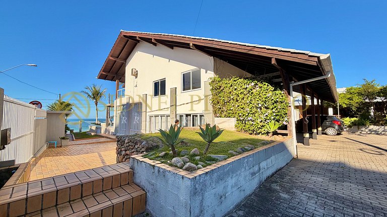 539 - Casa Frente Mar na Praia de Bombinhas (centro)