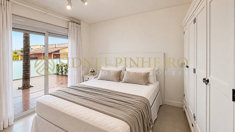 056 - Apartamento térreo de 03 dormitórios na Praia de Maris