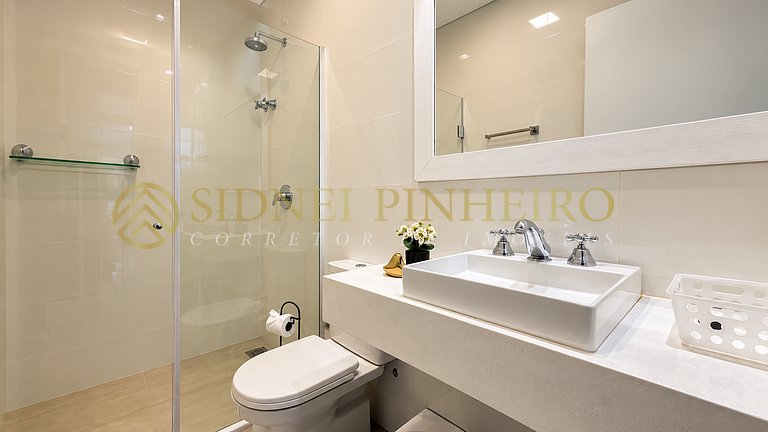 056 - Apartamento térreo de 03 dormitórios na Praia de Maris