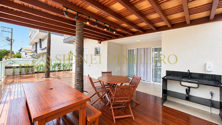 056 - Apartamento térreo de 03 dormitórios na Praia de Maris