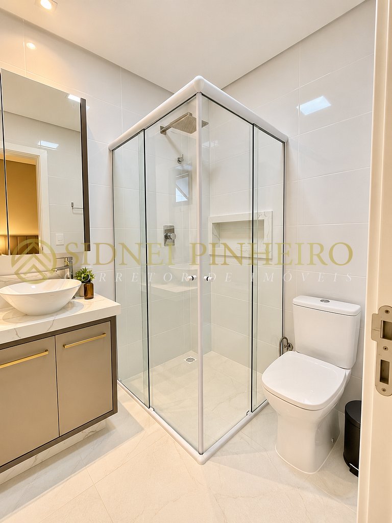 008 - Apartamento com piscina no Centro de Bombinhas